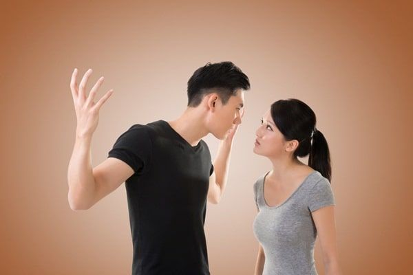 Những người chồng chán vợ không còn muốn gần gũi quan tâm đến cô ấy